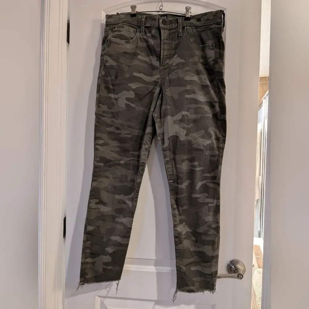 Gap Denim True Skinny Camo Jeans Womens 12/31 Olive‎ Green Camouflage Raw Hem
